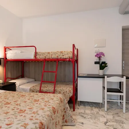 Saint Tropez - 3* Пинето