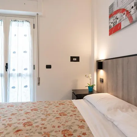 Saint Tropez - Ξενοδοχείο Pineto