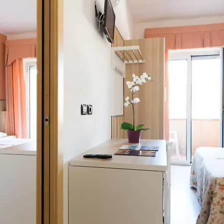 Ξενοδοχείο Saint Tropez - Pineto