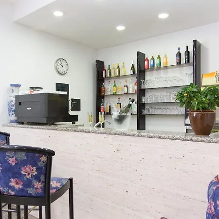 Ξενοδοχείο Saint Tropez - Pineto