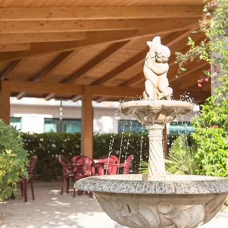 Saint Tropez - 3* Пинето
